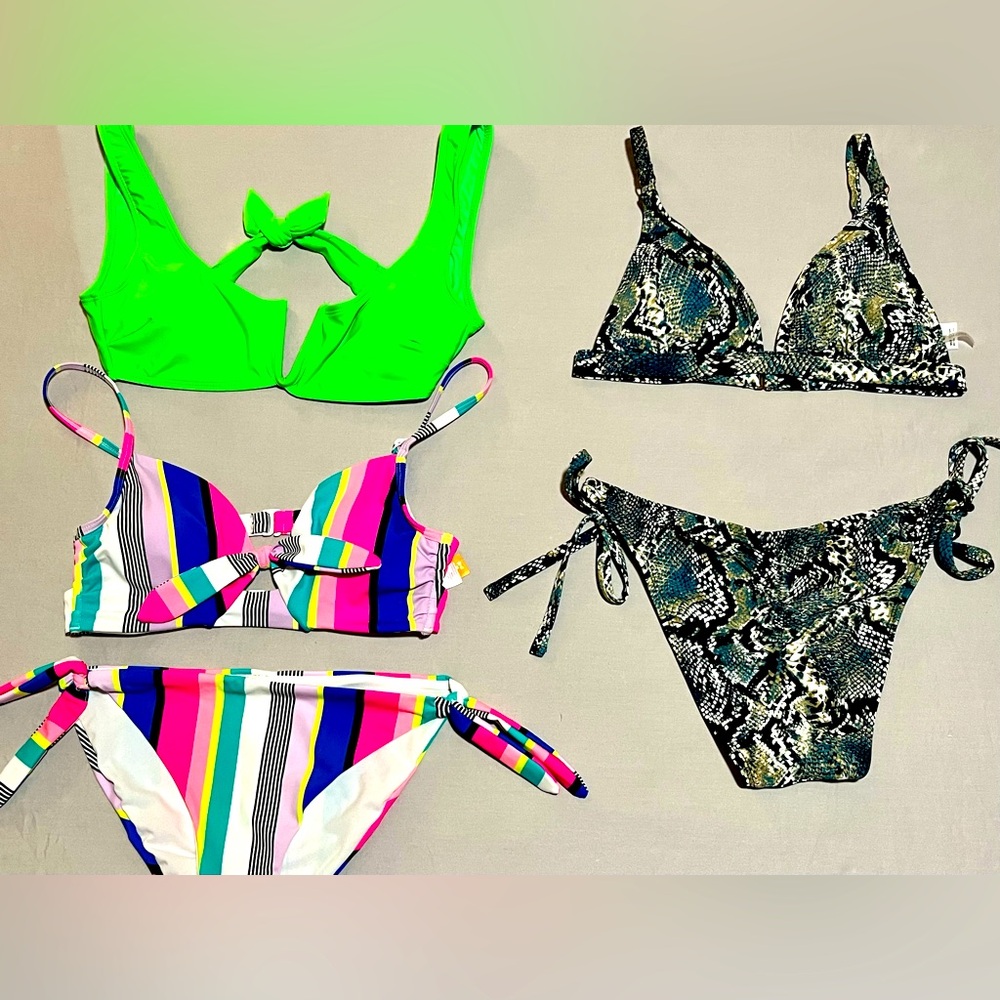 (Bundle of 2) No Boundaries 3- piece & Snake Print Scrunched Bottom (S/M)
